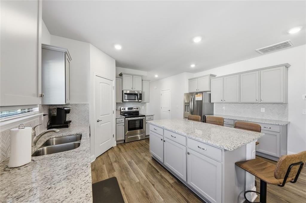 1861 Abbey Rd - Photo 4 of 24