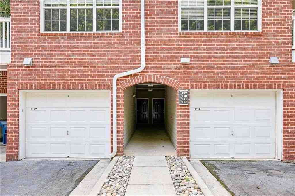 7110 Woodland Ln - Photo 4 of 34