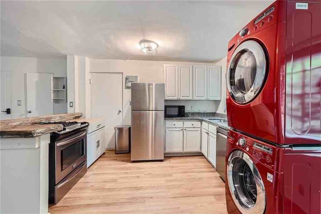 1381 Normandy Dr Ne Apt 2 #2 - Photo 5 of 12