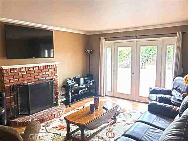 20011 Shorewood Cir - Photo 3 of 5