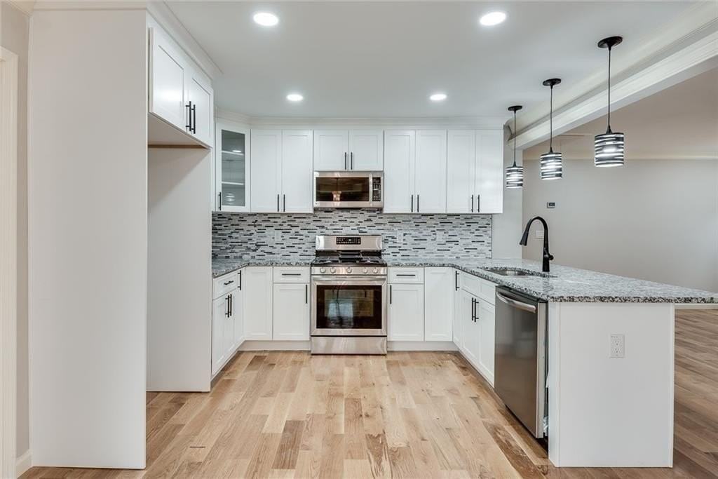 2575 Barrylynn Dr - Photo 4 of 37