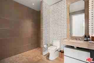 211 W Elm Ct #9E - Photo 4 of 8