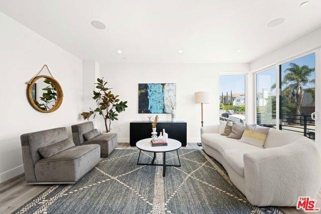 1959 E 1st St #1 - Photo 5 of 7