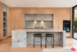 6132 Maryland Dr - Photo 2 of 8