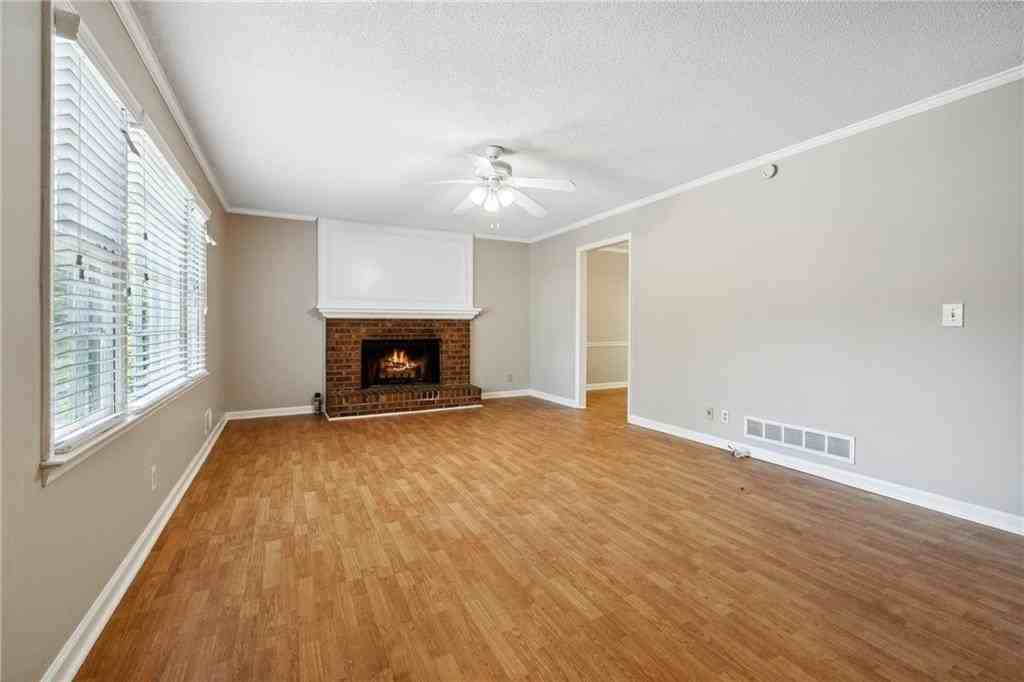 2684 Forest Way Ne - Photo 3 of 24