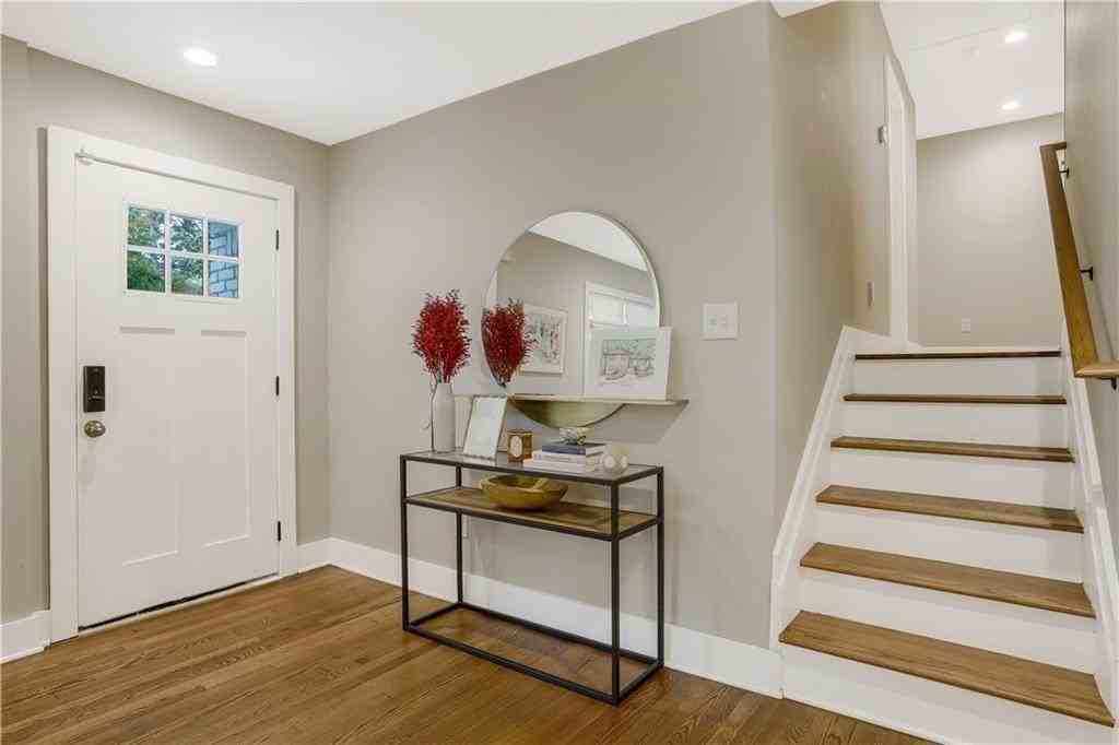 1344 Midlawn Dr - Photo 4 of 43