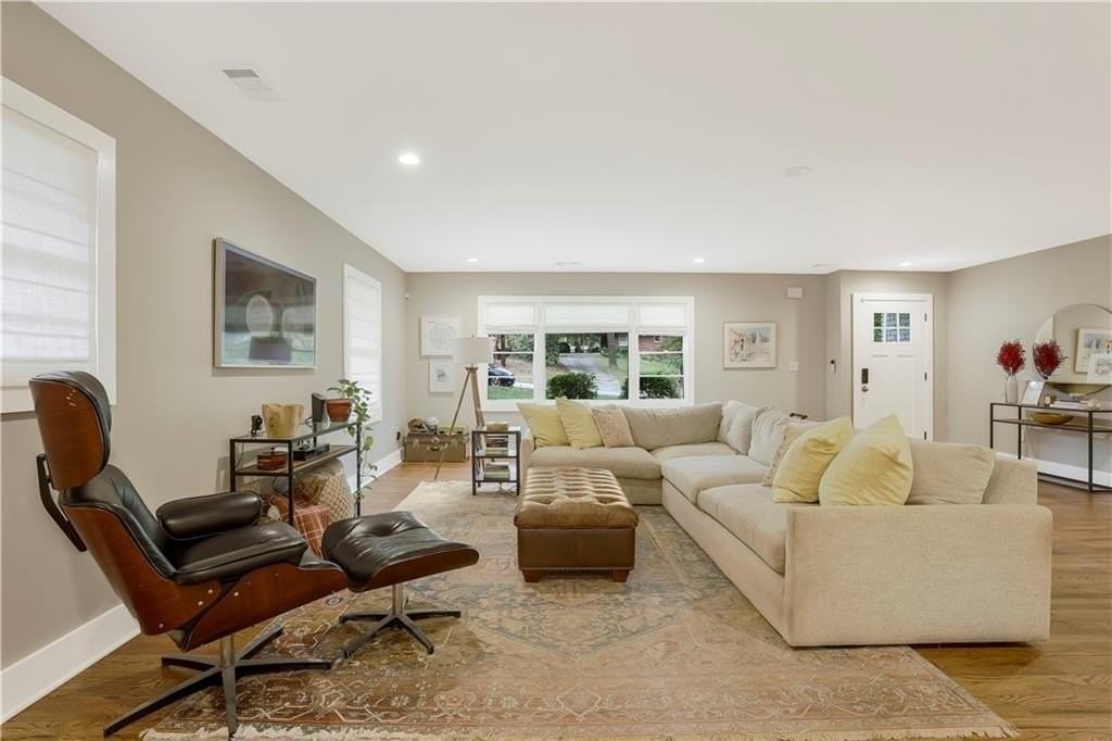 1344 Midlawn Dr - Photo 5 of 43