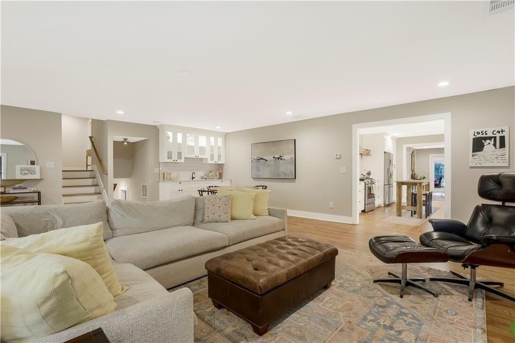 1344 Midlawn Dr - Photo 7 of 43