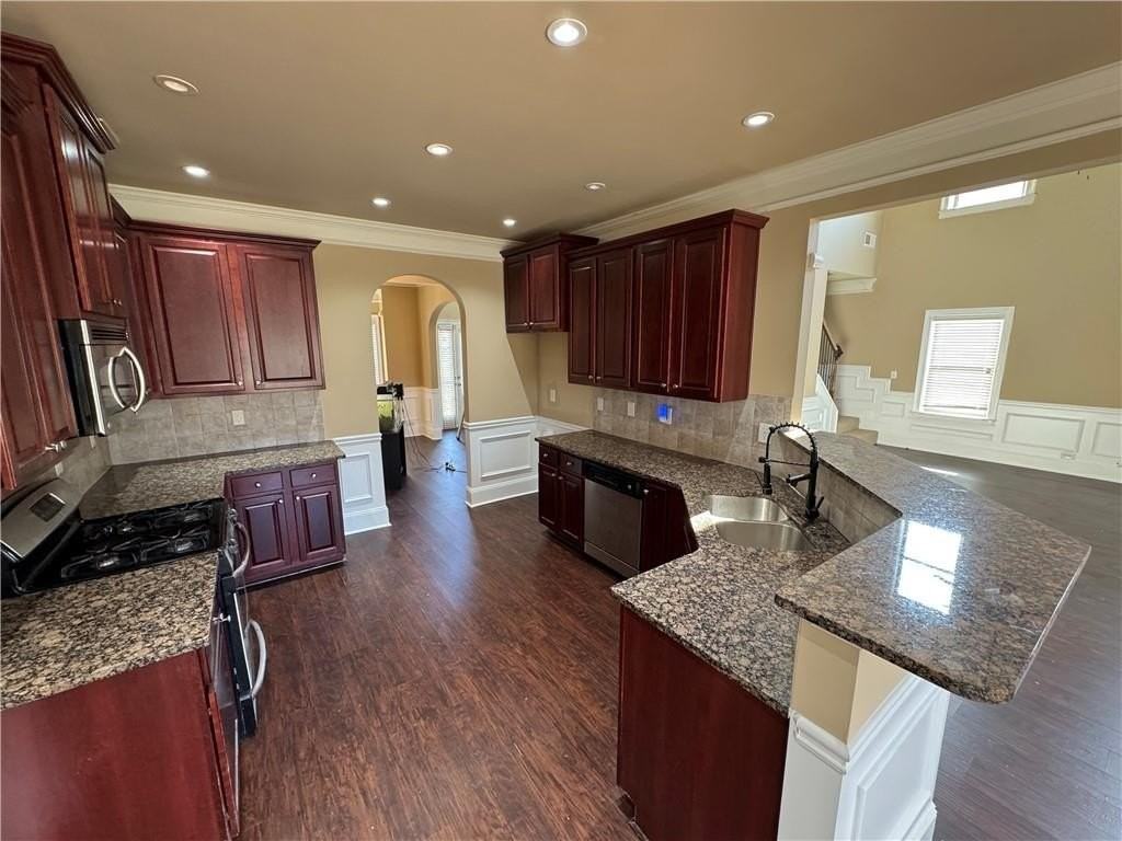 352 Plymstock Dr - Photo 4 of 20