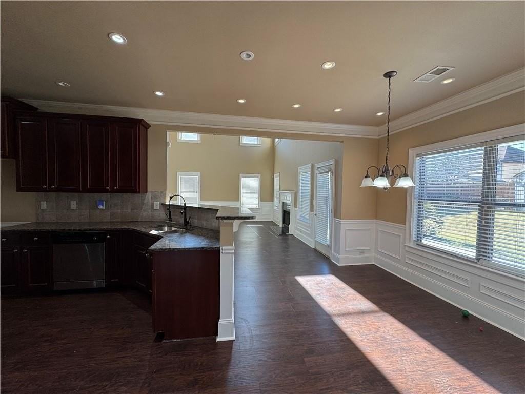 352 Plymstock Dr - Photo 5 of 20