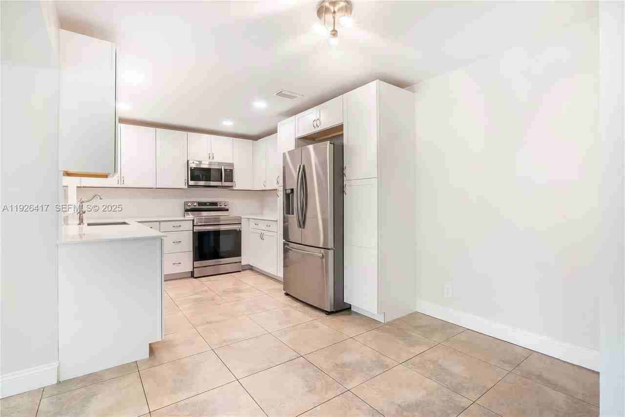 8172 Nw 67th Ave - Photo 3 of 8