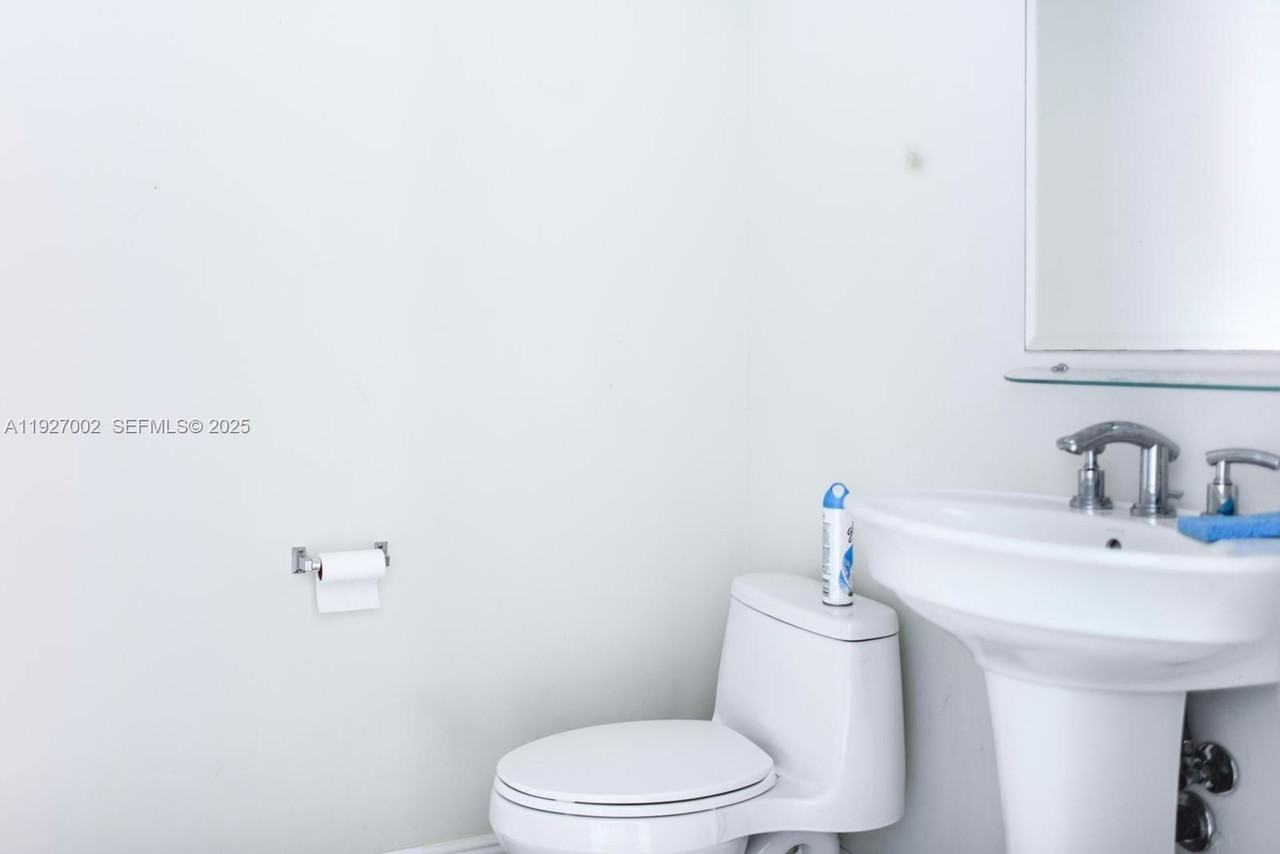 1945 S Ocean Dr #610 - Photo 5 of 8