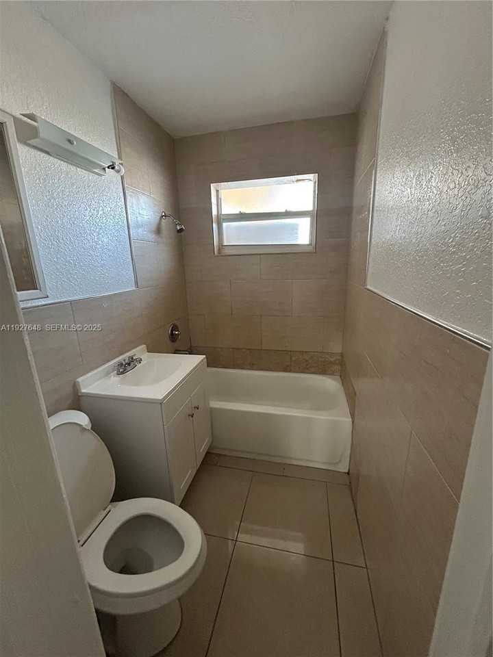 1501 Lauderdale Villa Dr - Photo 4 of 8