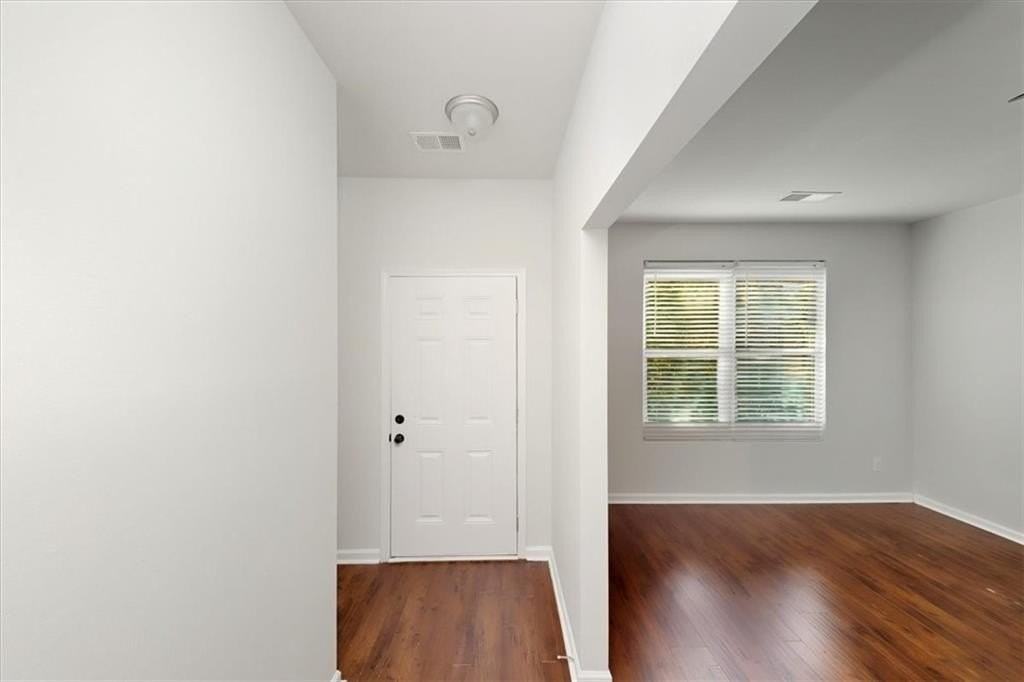 541 Tulip Ln - Photo 2 of 32