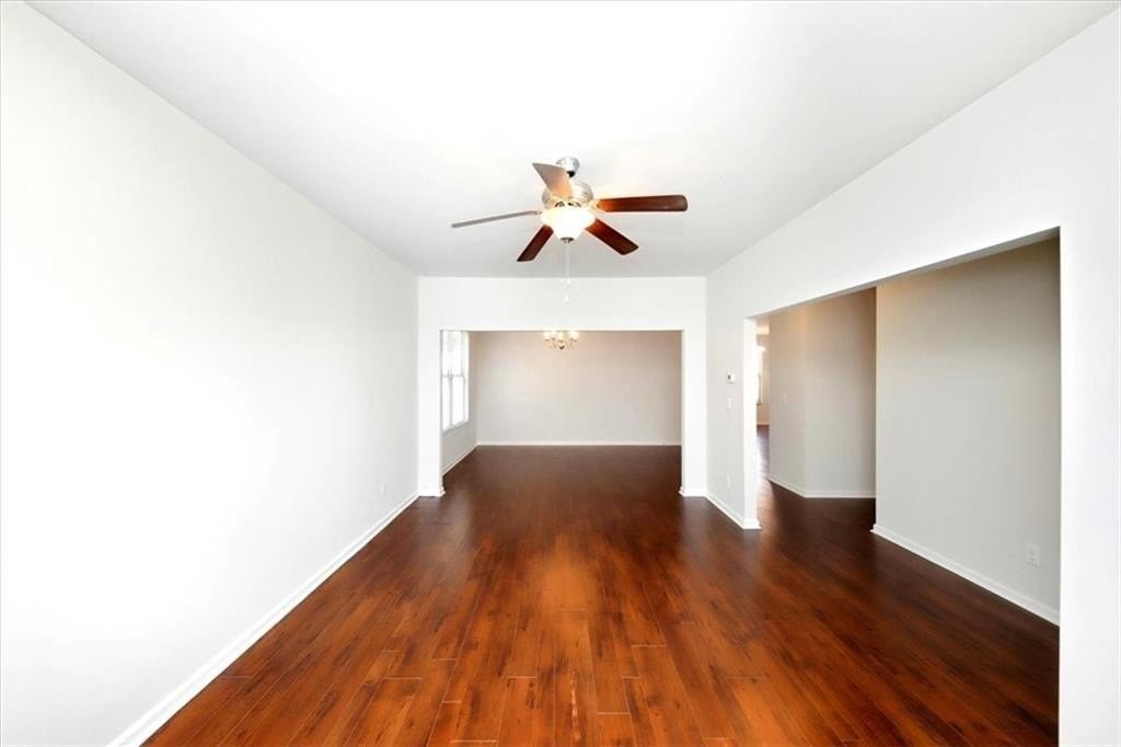 541 Tulip Ln - Photo 4 of 32