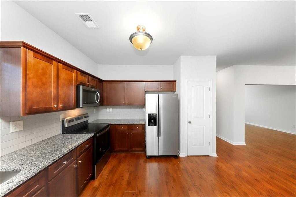 541 Tulip Ln - Photo 7 of 32