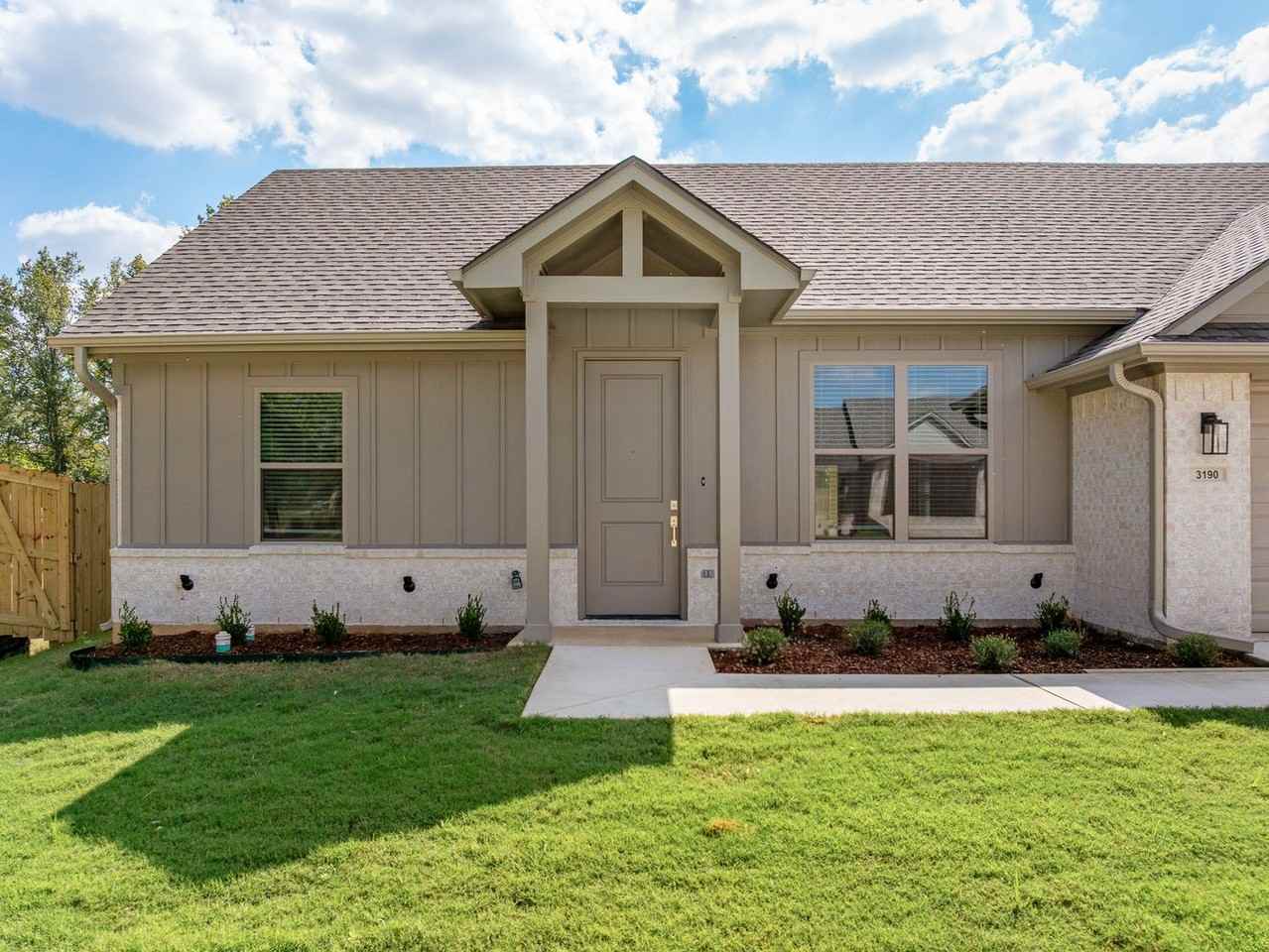 3190 Dogwood Park Ct - Photo 2 of 25