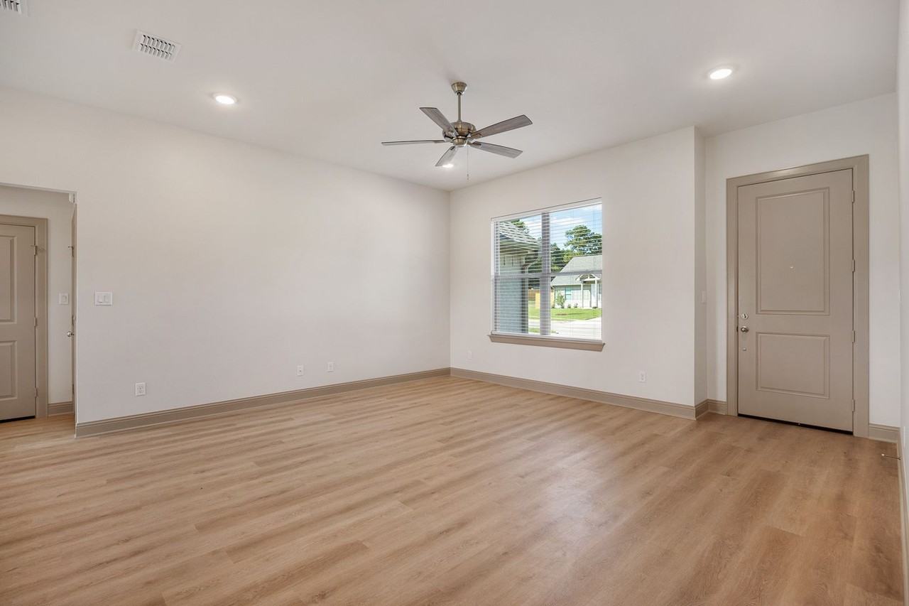 3190 Dogwood Park Ct - Photo 3 of 25