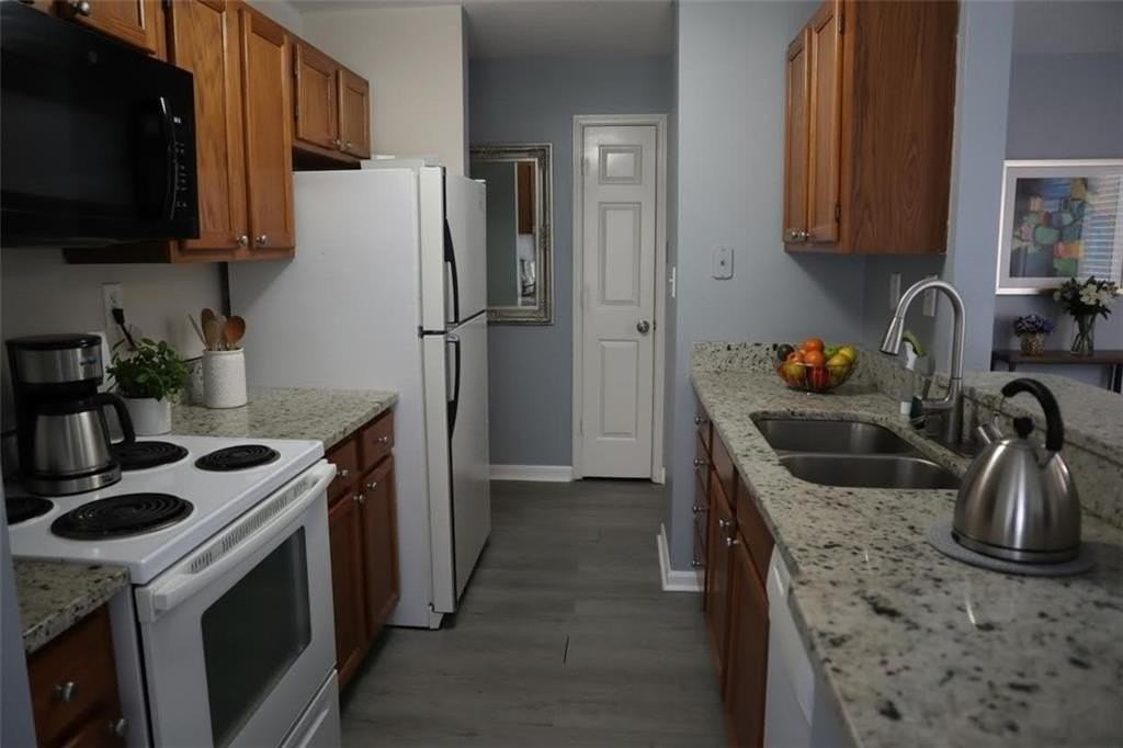 1103 Garden Ct - Photo 2 of 17