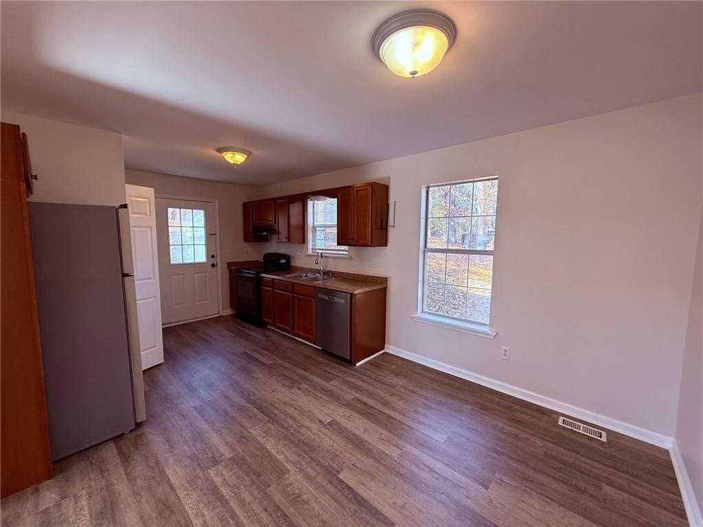 4825 Red Oak Dr - Photo 3 of 11