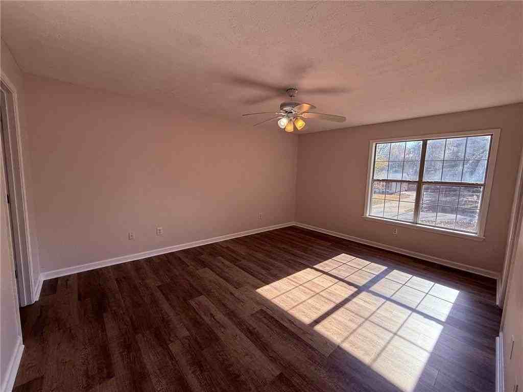 4825 Red Oak Dr - Photo 5 of 11