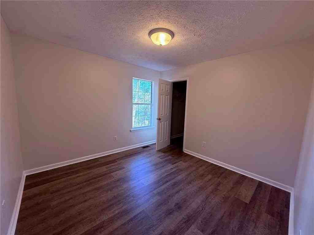 4825 Red Oak Dr - Photo 7 of 11
