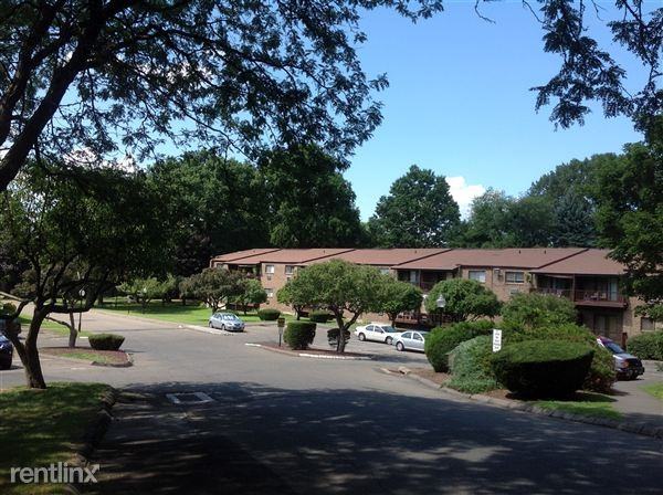 Stoneleigh Square - Photo 3 of 7