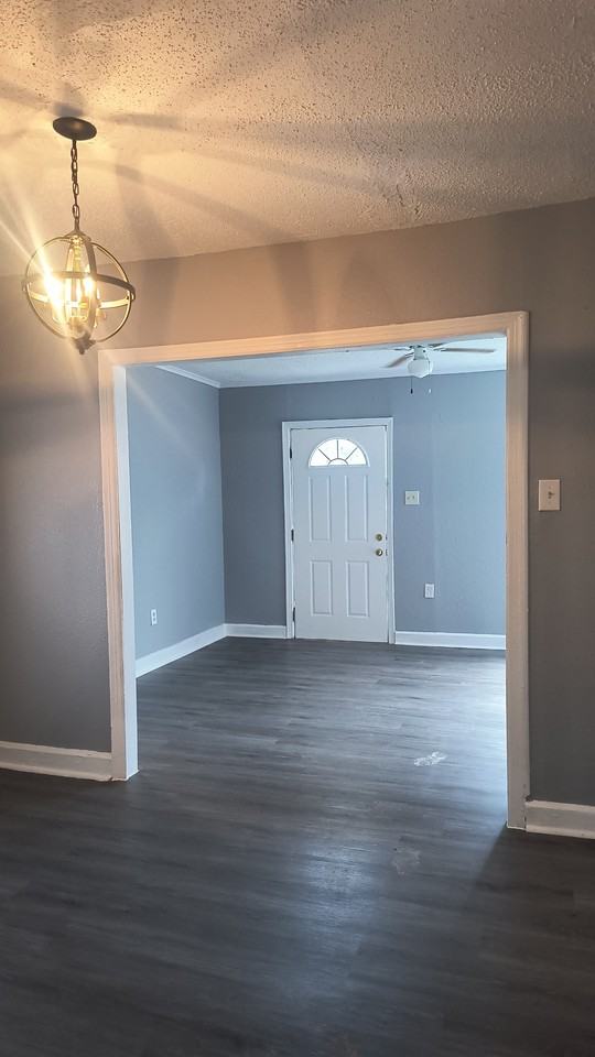 3007 S Poplar St #3007 - Photo 2 of 12