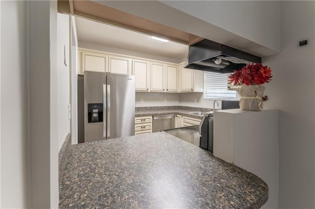 1101 Old Saybrook Ct - Photo 6 of 23