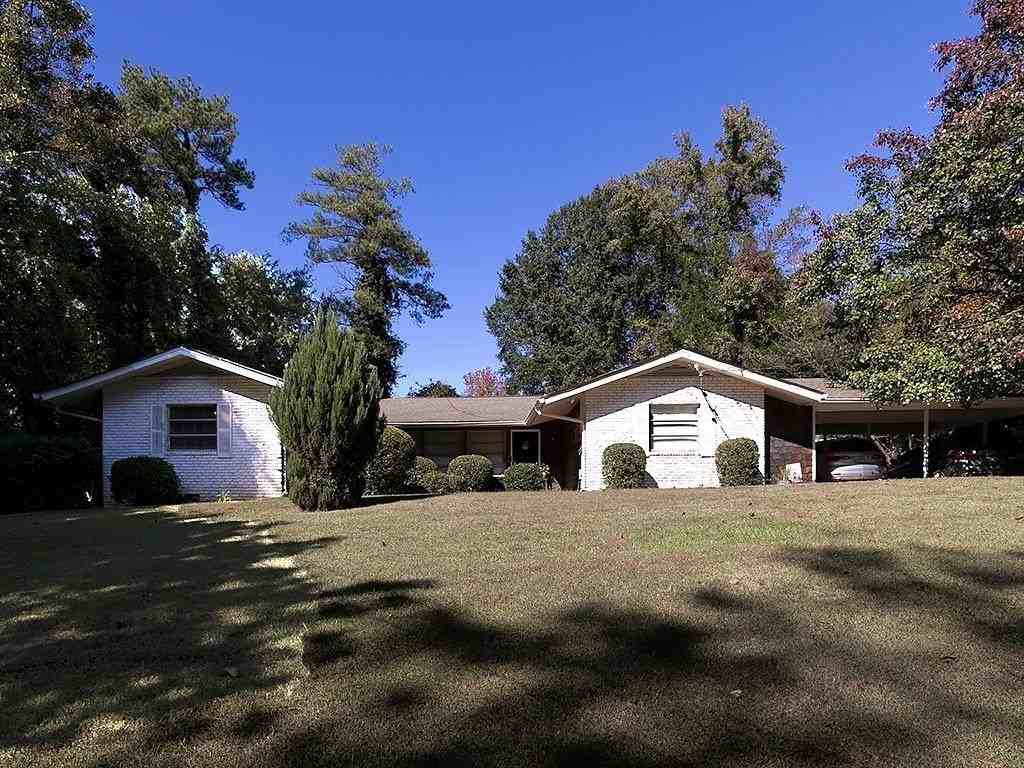 438 Carriage Dr - Photo 2 of 20