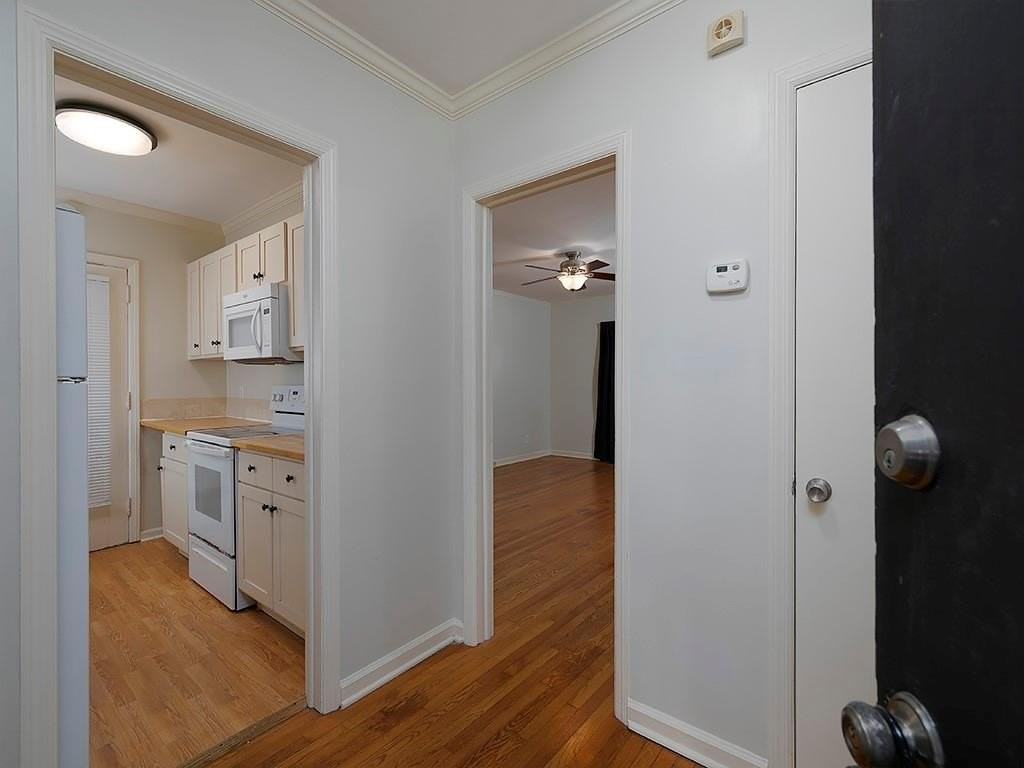 438 Carriage Dr - Photo 4 of 20