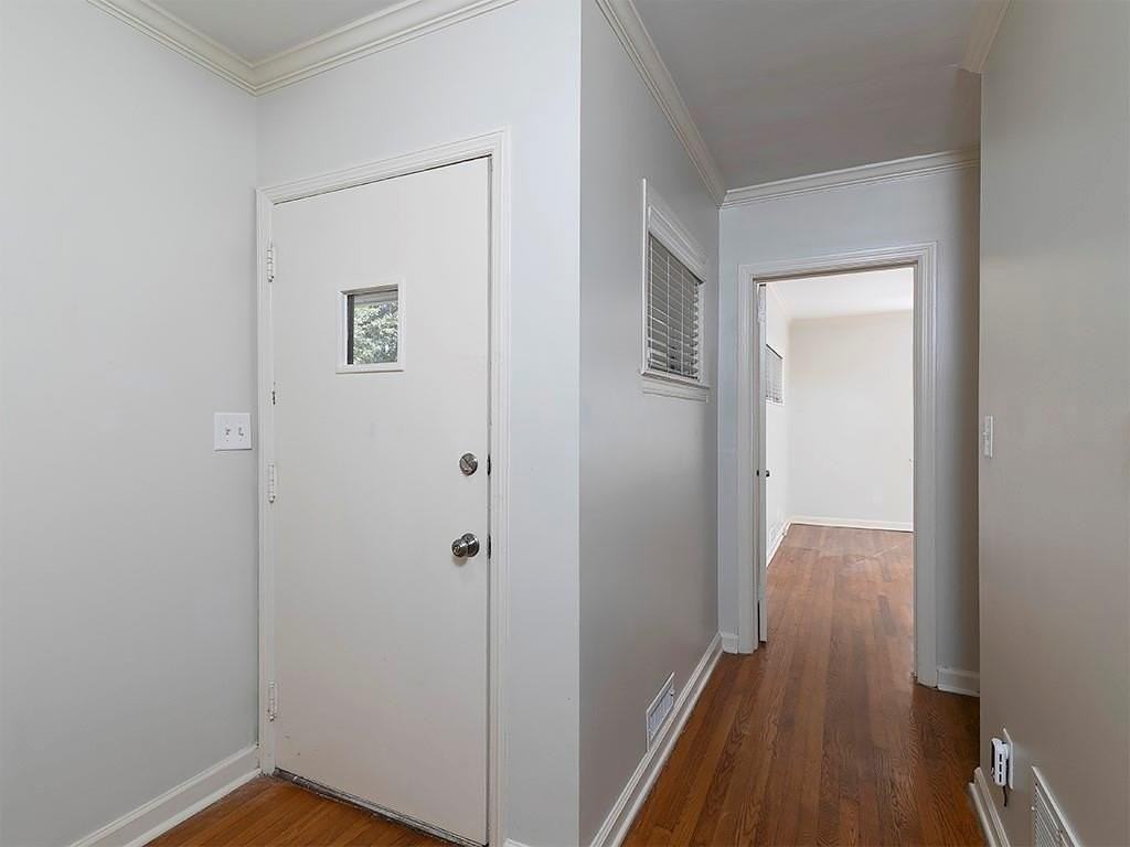 438 Carriage Dr - Photo 5 of 20