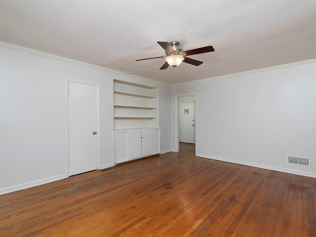 438 Carriage Dr - Photo 7 of 20