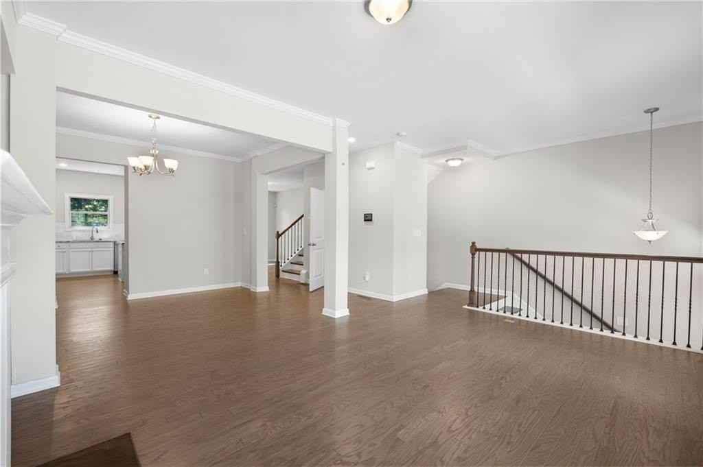 2460 Georgetown Ave - Photo 5 of 35