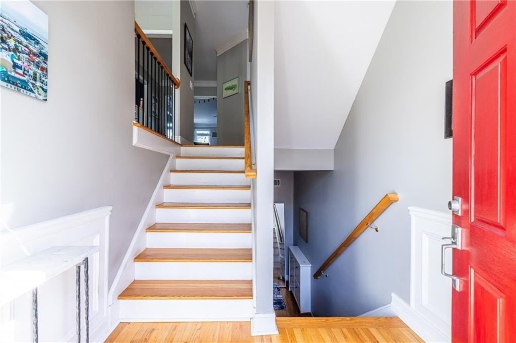 2454 Vivian Cir - Photo 2 of 45