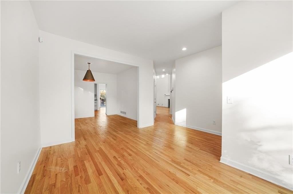 1086 Pine Grove Ave Ne - Photo 4 of 33