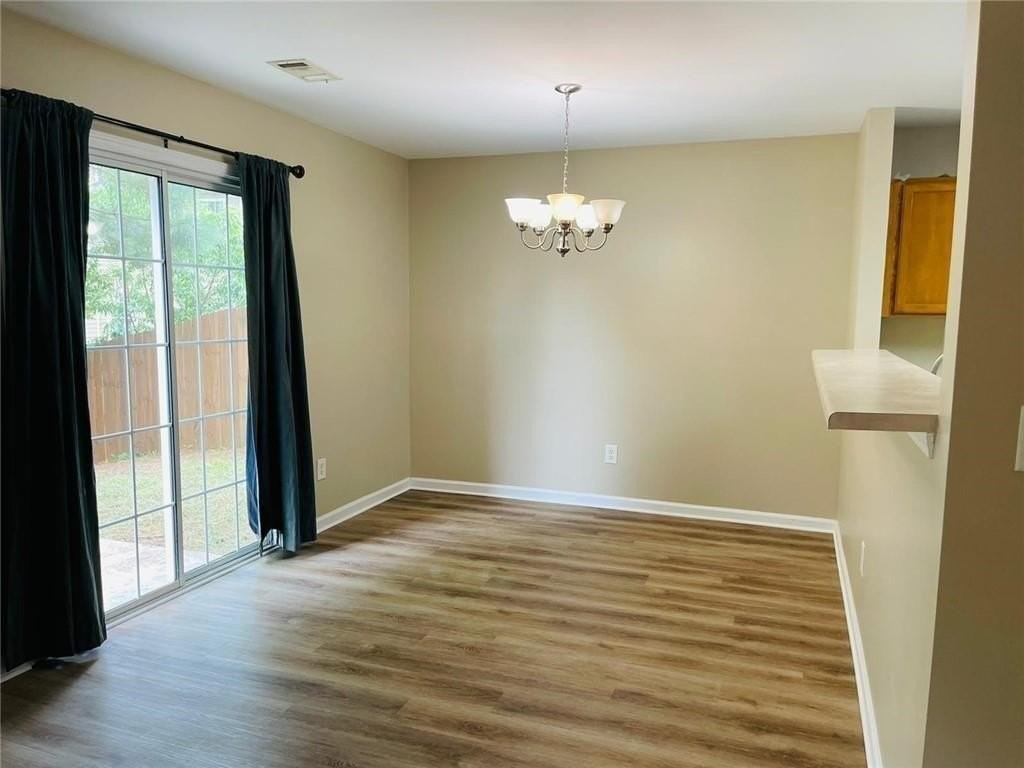 2430 Mayfair Dr - Photo 5 of 19