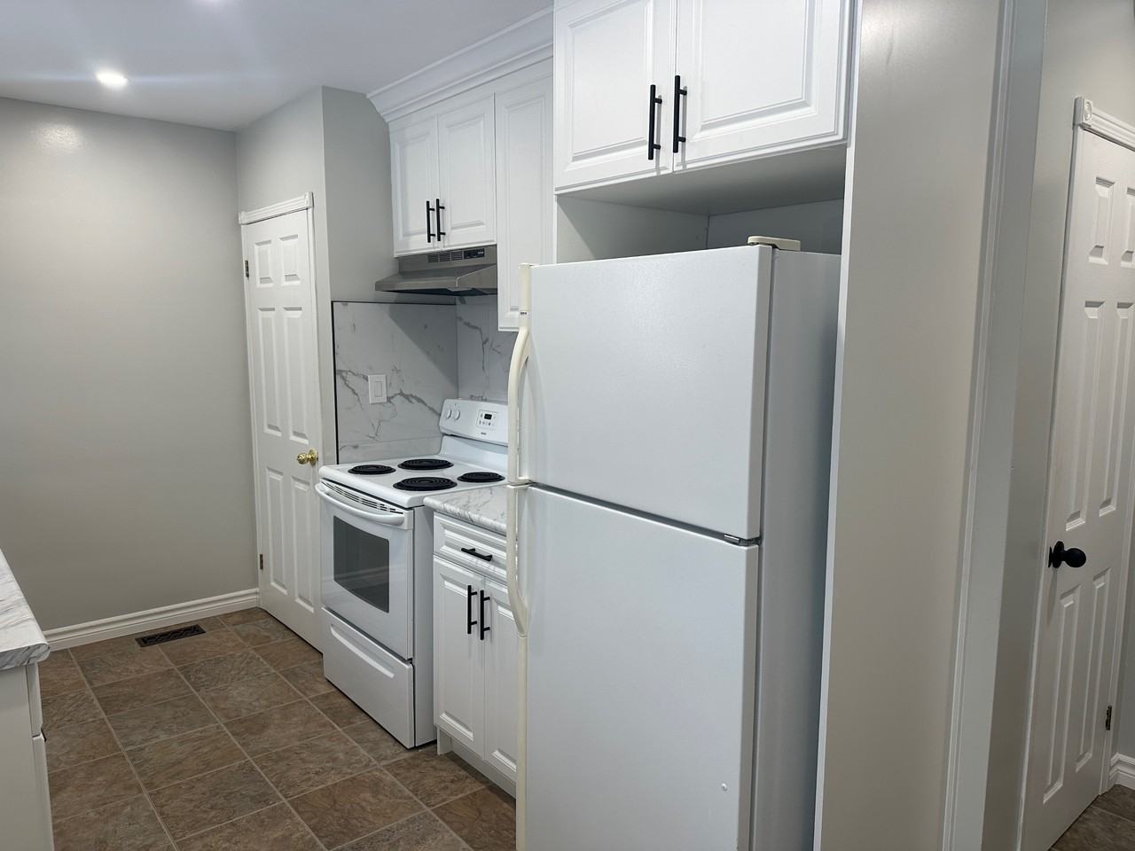 5 Parkway Cres #MAIN - Photo 3 of 18