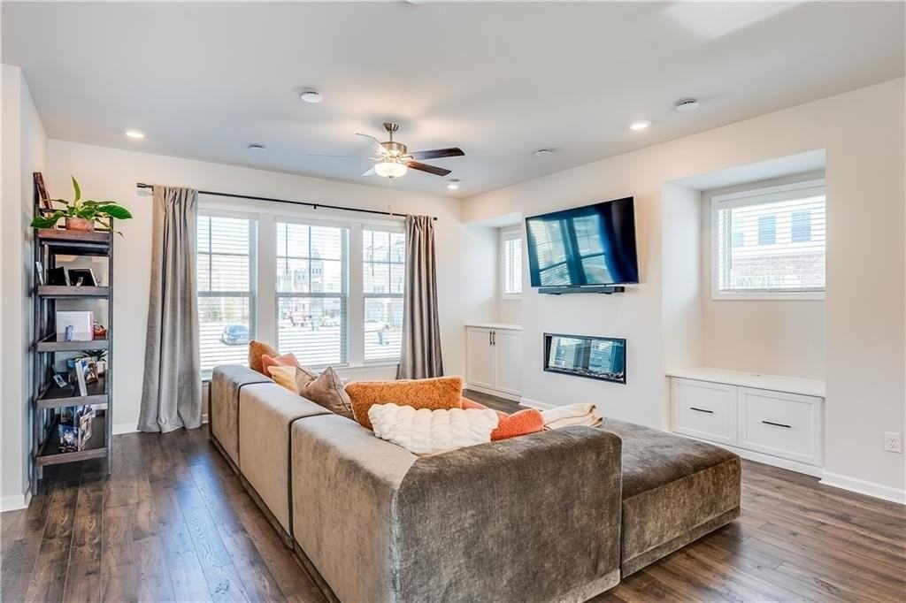 1634 Halbrook Pl Sw - Photo 4 of 34