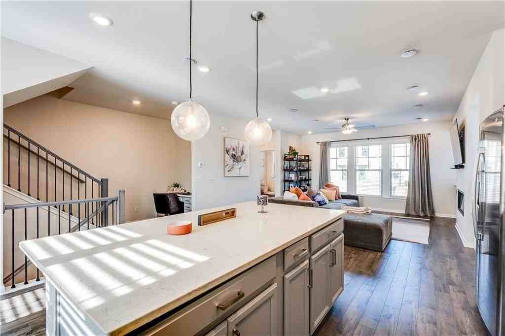 1634 Halbrook Pl Sw - Photo 5 of 34