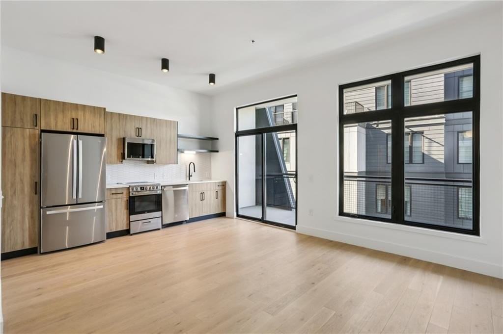 567 Ponce De Leon Ave Ne Unit 409 #409 - Photo 7 of 10