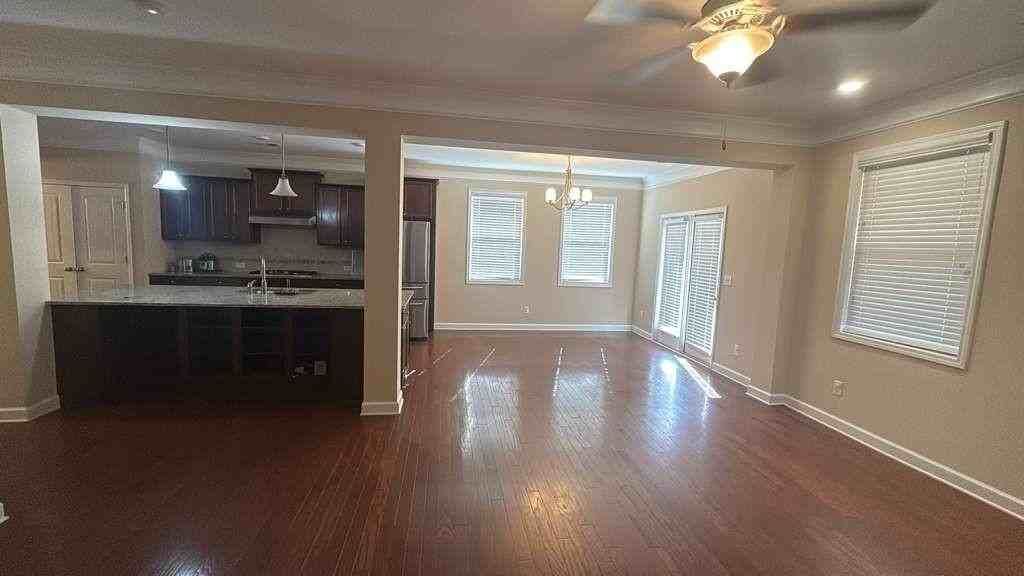 4430 Sanderling St - Photo 5 of 33