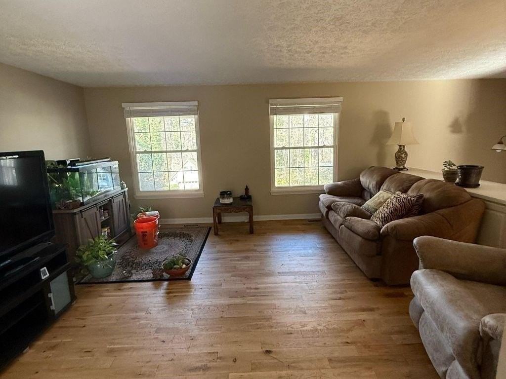 1733 Ellenwood Dr Ne - Photo 2 of 33