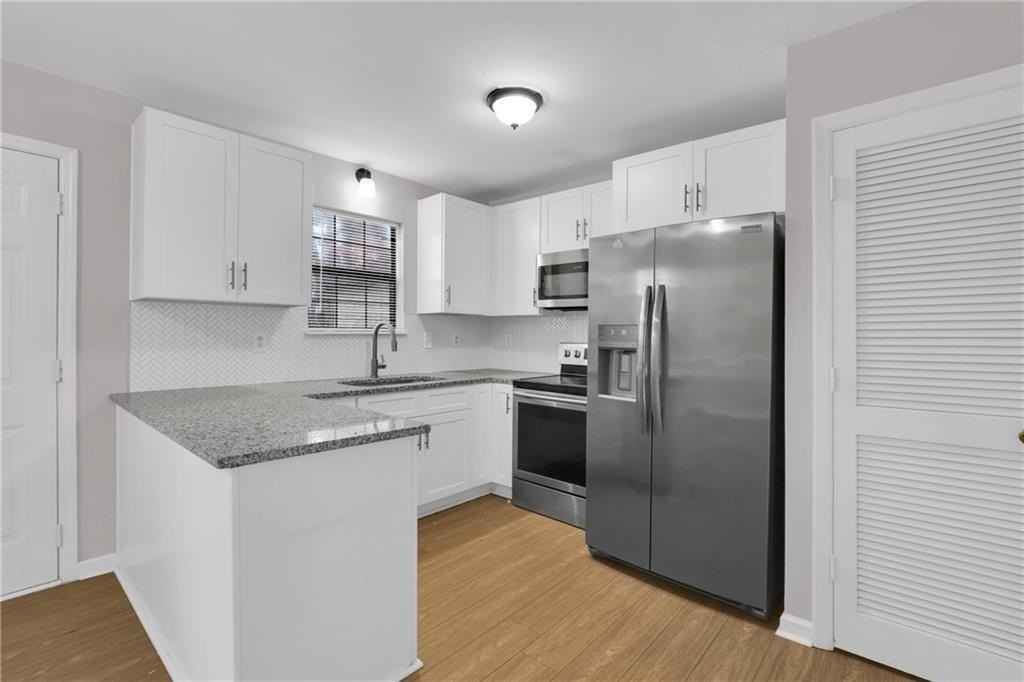 3033 Parkside Ct - Photo 3 of 25