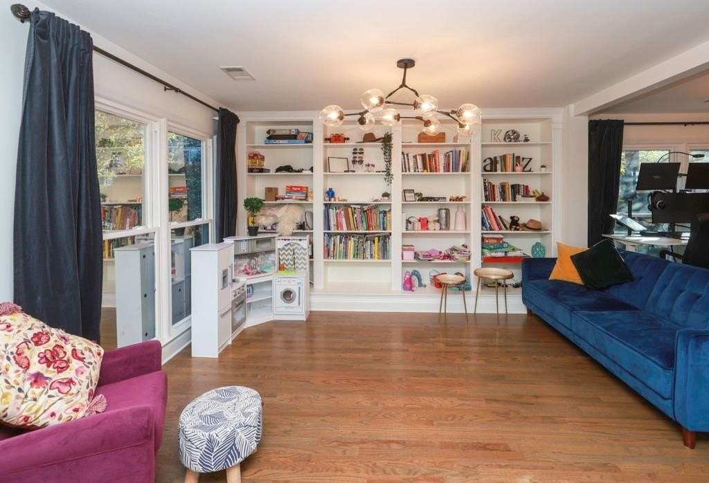 9900 Barston Ct - Photo 3 of 34