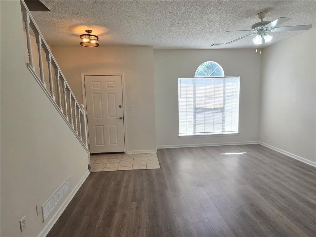6025 Park Wood Ct - Photo 3 of 17