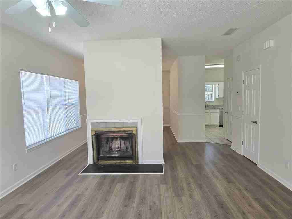 6025 Park Wood Ct - Photo 4 of 17