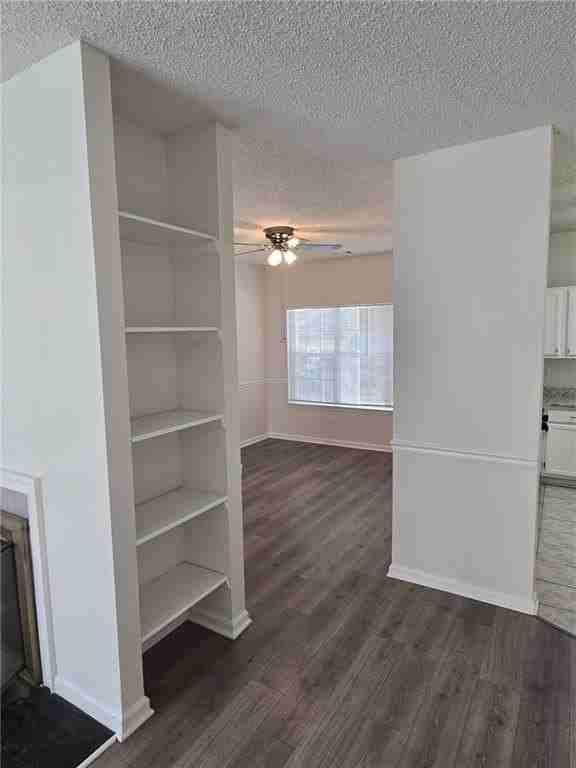 6025 Park Wood Ct - Photo 5 of 17