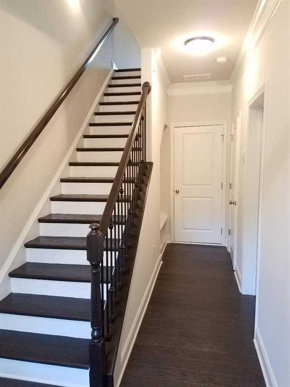 1450 Baygreen Rd - Photo 3 of 7