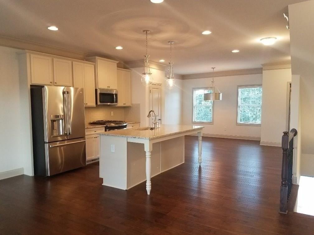 1450 Baygreen Rd - Photo 4 of 7